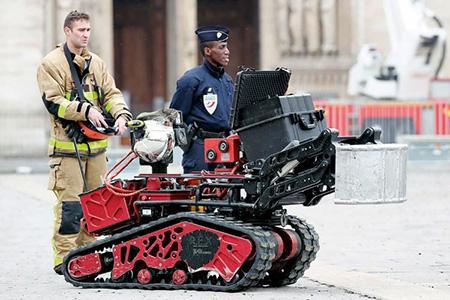 Colossus ist etwa 1,6 m lang, 78 cm breit und 76 cm hoch. Sein Leergewicht beträgt 500 kg. Fotos: Shark Robotics; Ian Langsdon/Keystone